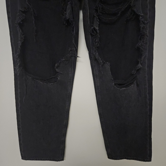 30 AMERICAN EAGLE OUTFITTER DESTROYED DISTRESSED BAGGY MOM JEANS WOMEN'S SIZE 12 - Picture 3 of 4